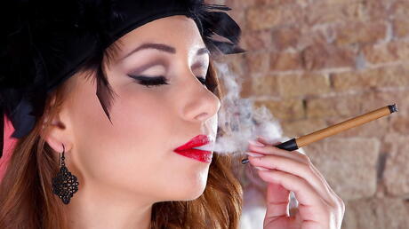 Foxy netherlander youthful Taylor Sands like to smoke 